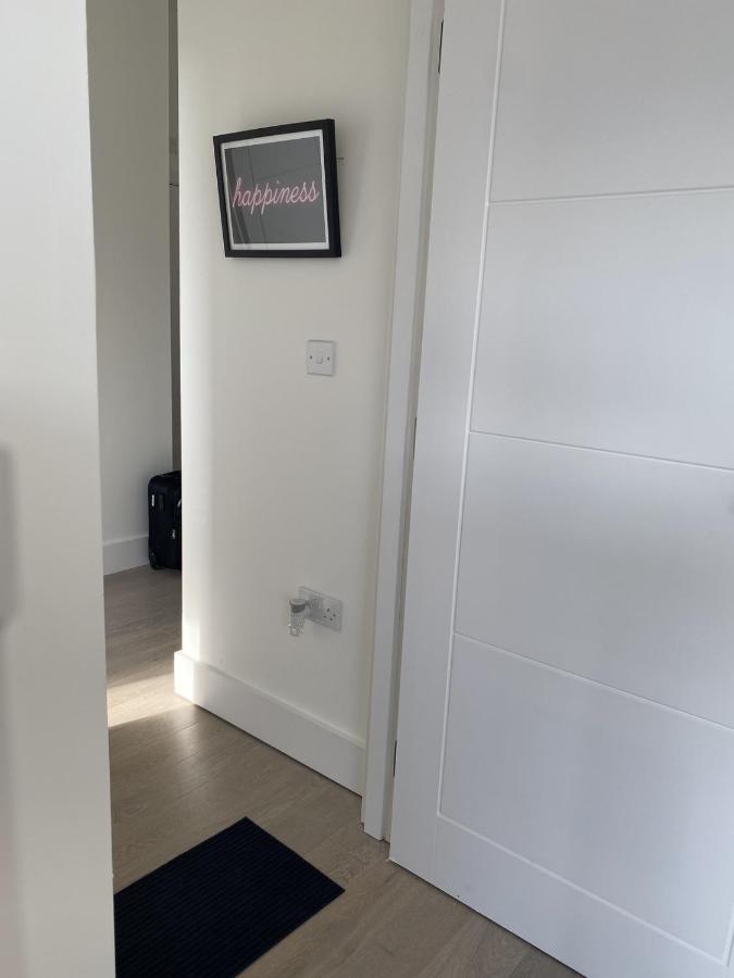 Central Location, Parking, Wi-Fi, Modern Apartment Milton Keynes Buitenkant foto