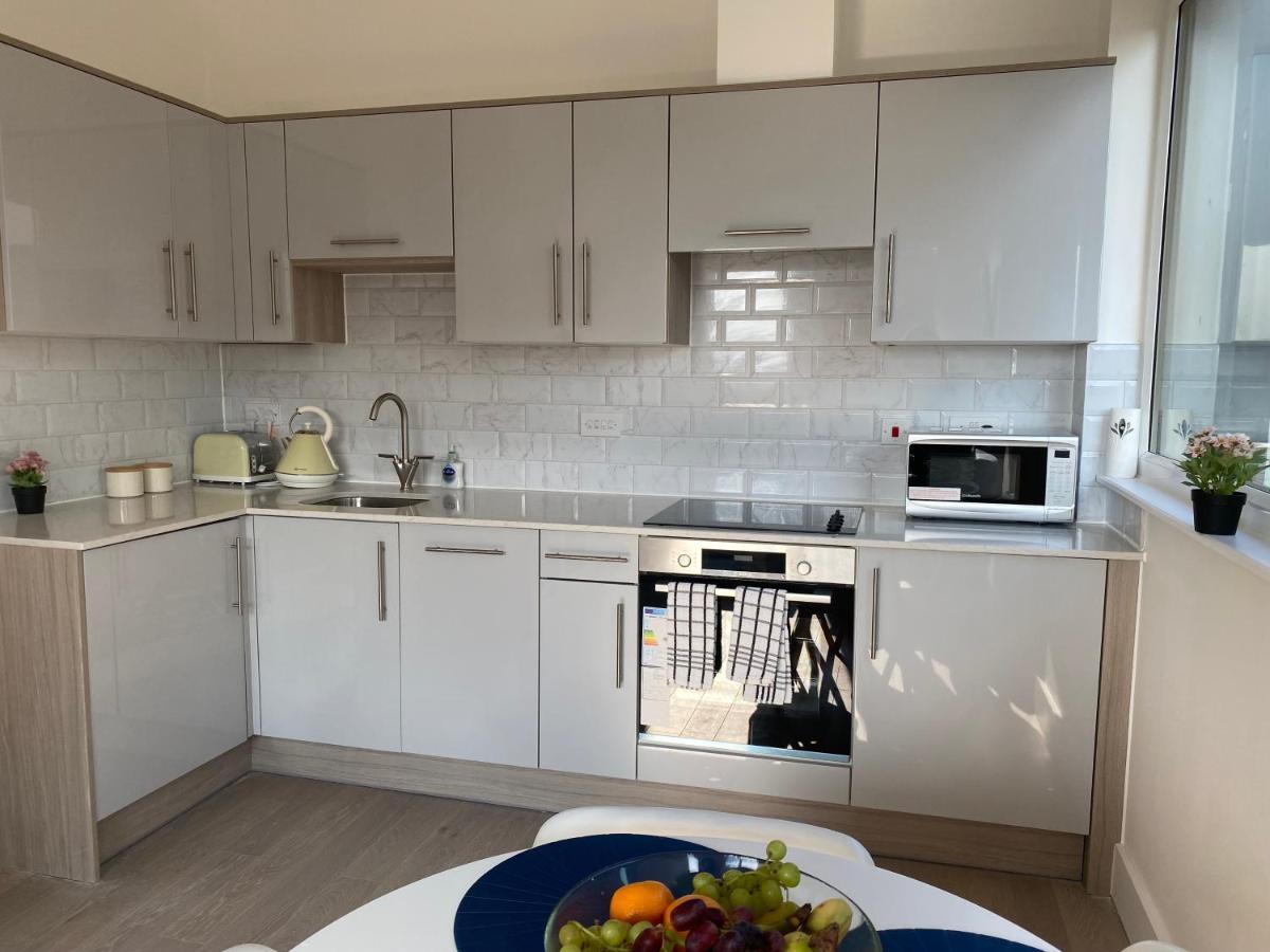Central Location, Parking, Wi-Fi, Modern Apartment Milton Keynes Buitenkant foto