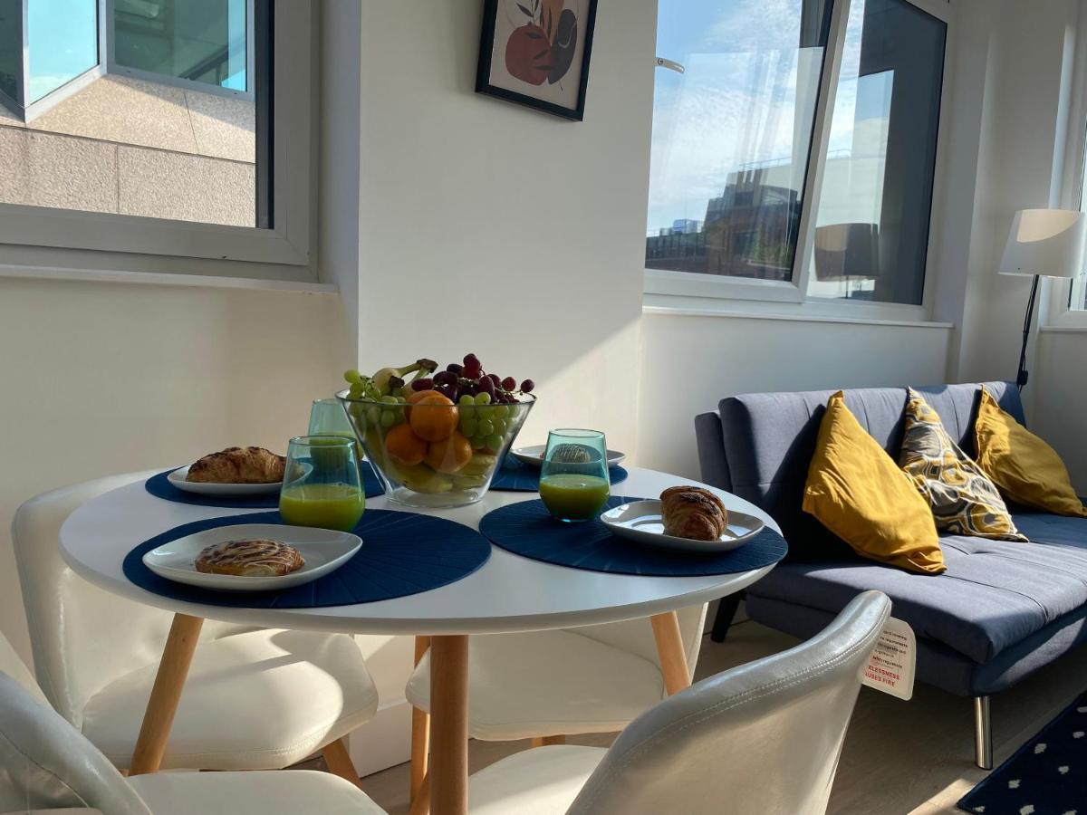 Central Location, Parking, Wi-Fi, Modern Apartment Milton Keynes Buitenkant foto