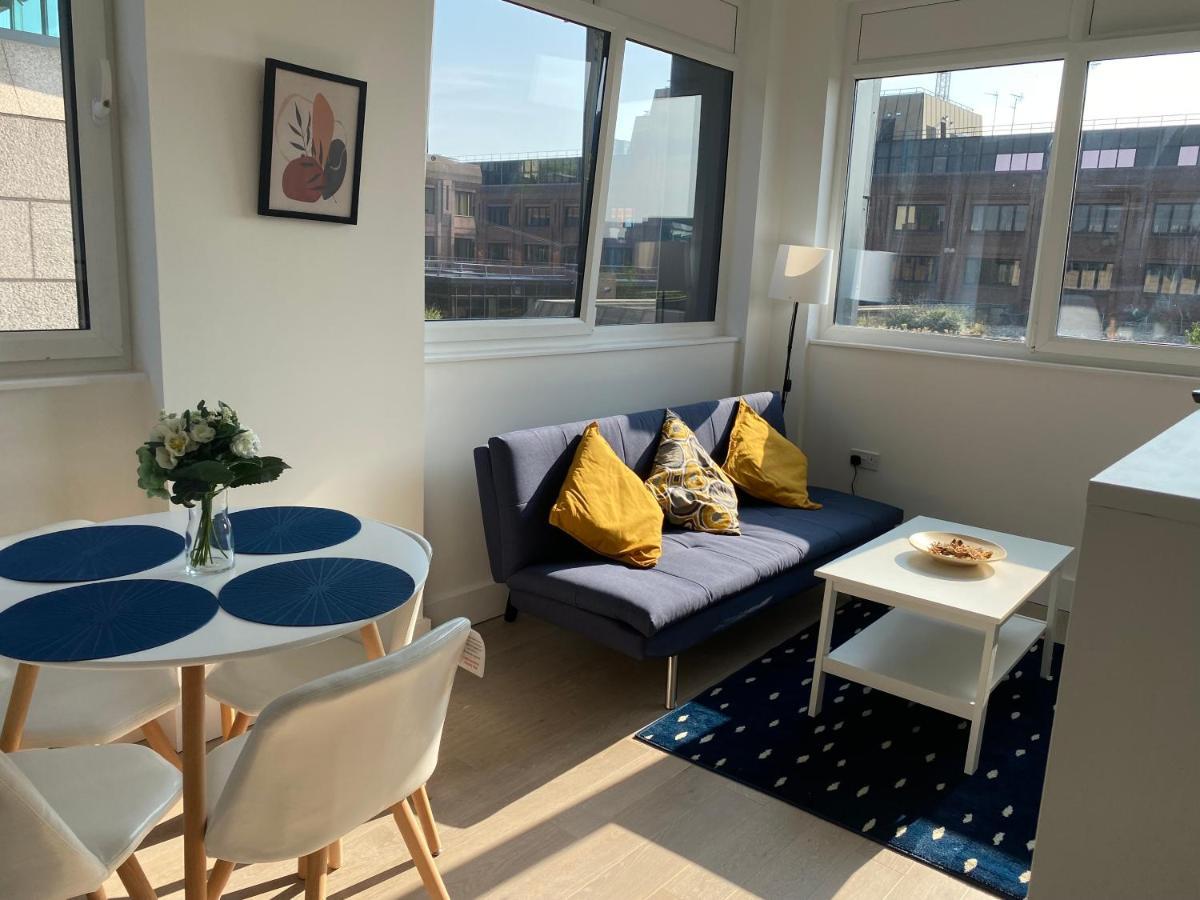 Central Location, Parking, Wi-Fi, Modern Apartment Milton Keynes Buitenkant foto