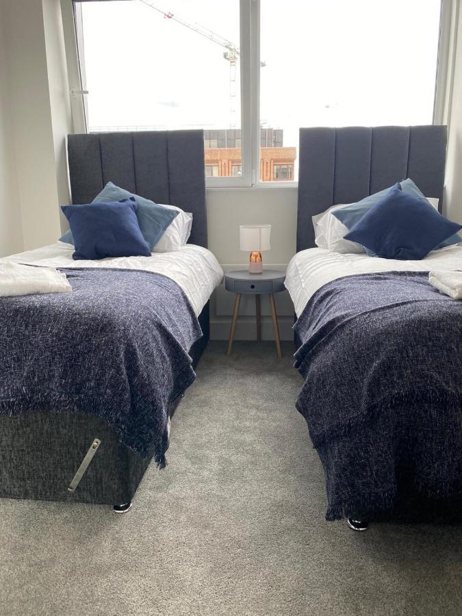 Central Location, Parking, Wi-Fi, Modern Apartment Milton Keynes Buitenkant foto