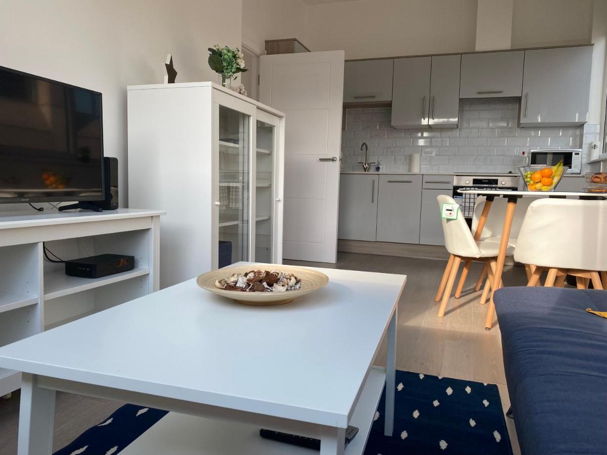 Central Location, Parking, Wi-Fi, Modern Apartment Milton Keynes Buitenkant foto