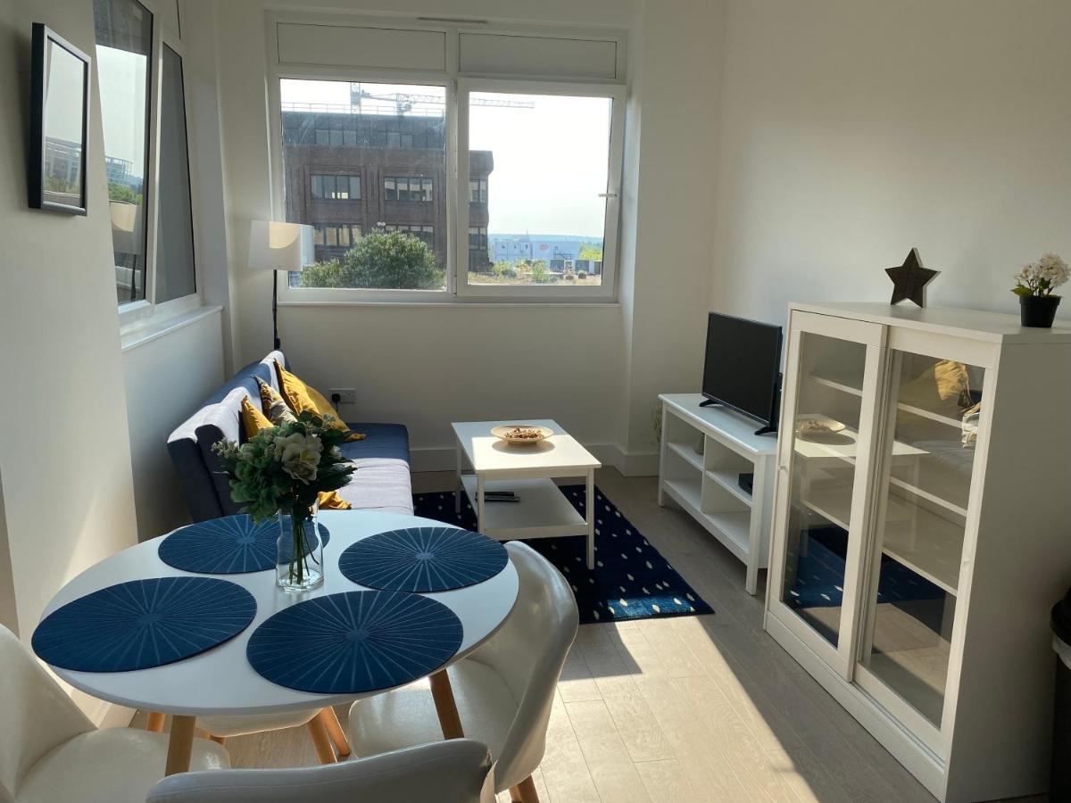 Central Location, Parking, Wi-Fi, Modern Apartment Milton Keynes Buitenkant foto