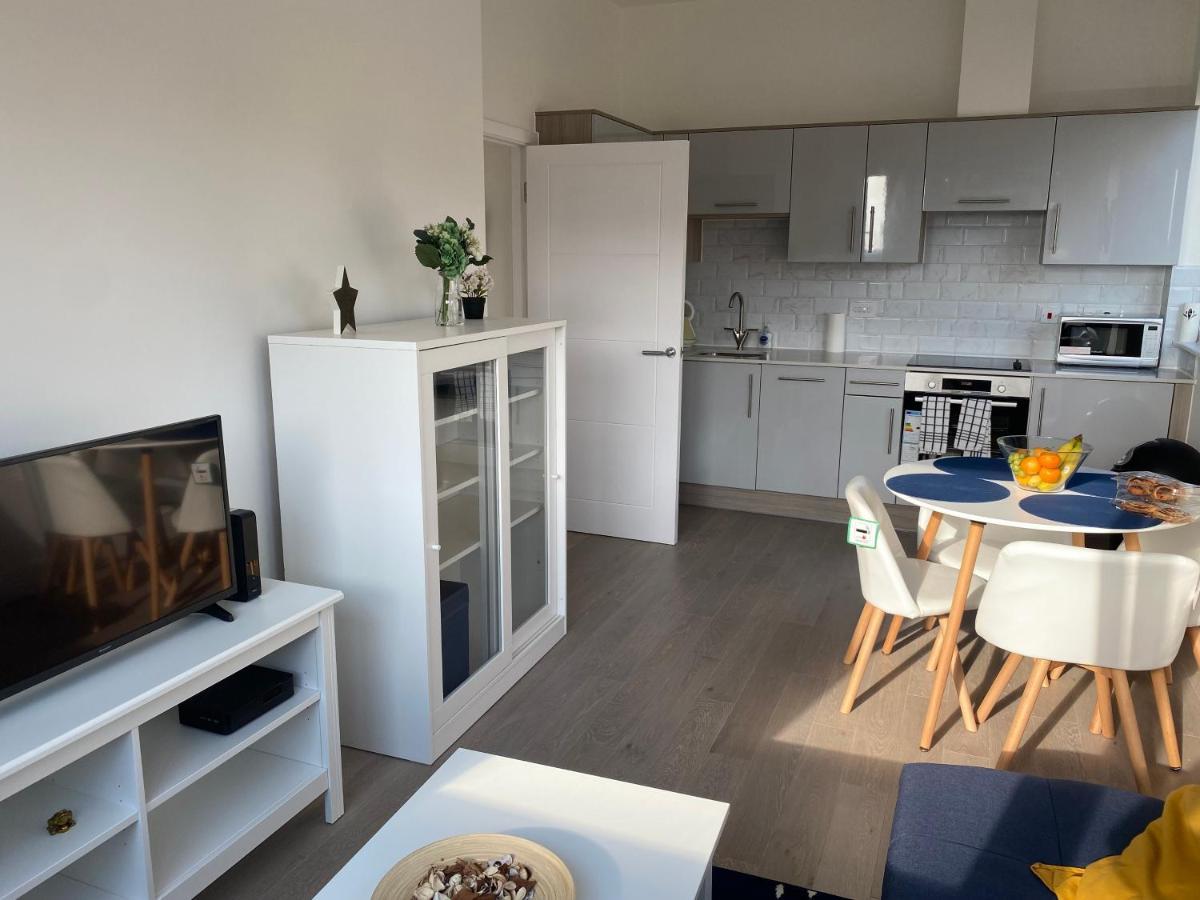Central Location, Parking, Wi-Fi, Modern Apartment Milton Keynes Buitenkant foto