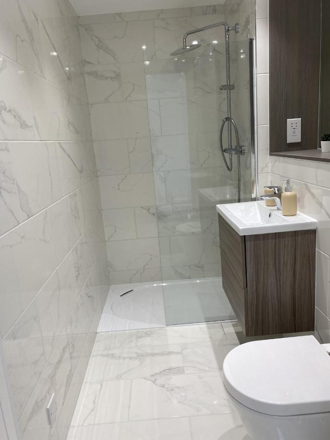Central Location, Parking, Wi-Fi, Modern Apartment Milton Keynes Buitenkant foto